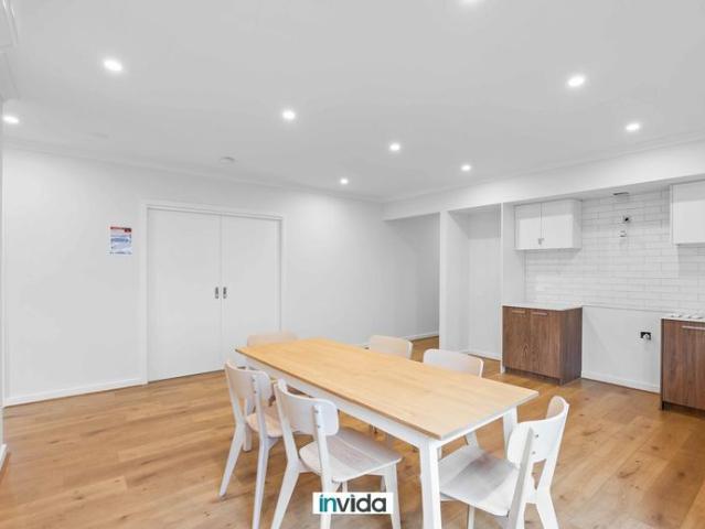 PRIVATE ROOM LIKE NO OTHER! WITH ENSUITE AND KITCHENETTE. HASSLE FREE LIVING: AIR CON, INTERNET AND UTILITIES INCLUDED IN RENT!