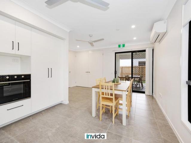 PRIVATE ROOM LIKE NO OTHER! WITH ENSUITE AND KITCHENETTE. HASSLE FREE LIVING: AIR CON, INTERNET AND UTILITIES INCLUDED IN RENT! MULTIPLES ROOMS!