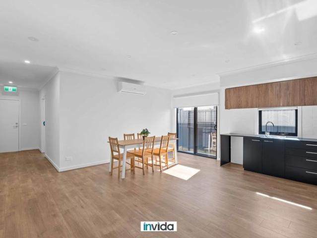 PRIVATE ROOM LIKE NO OTHER! HASSLE FREE LIVING IN A MODERN SHARED HOUSE: AIR CON, INTERNET AND UTILITIES INCLUDED IN RENT!