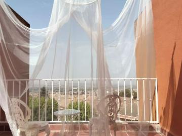 Private room with A/C in shared apartment, Albaicín