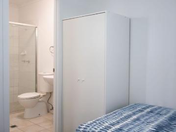PRIVATE ROOM WITH AIR CON & PRIVATE ENSUITE PERFECT FOR STUDENTS CLOSE TO QUT!