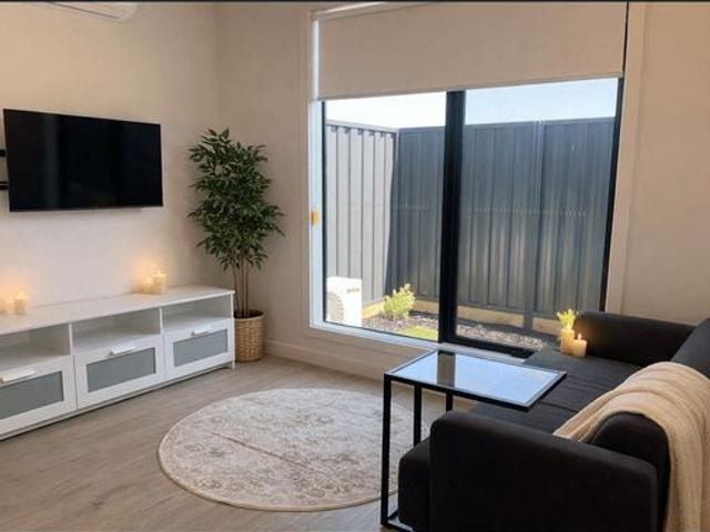 PRIVATE ROOM WITH OWN ENSUITE AND KITCHENETTE!