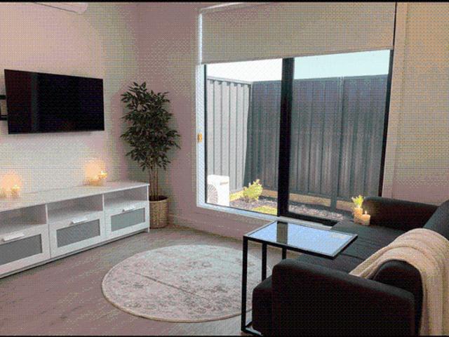 PRIVATE ROOM WITH OWN ENSUITE AND KITCHENETTE !