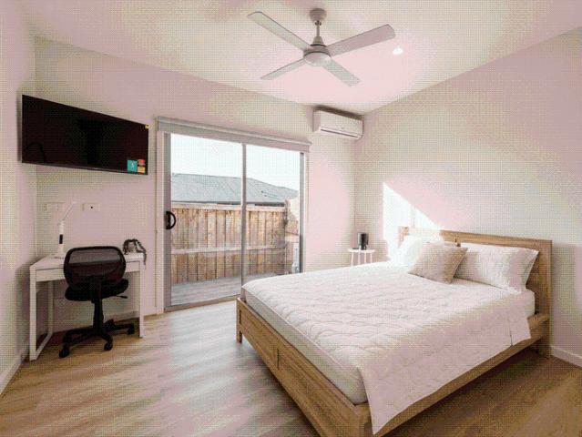Private Studio with Ensuite & Courtyard Rent $285/week