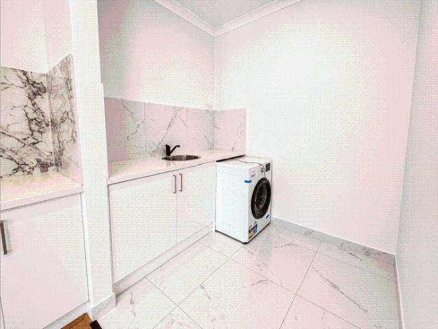 Private Studio with Ensuite & Courtyard Utilities Included I From $260/week