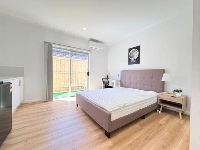 Private Studio with Ensuite & Courtyard Utilities Included I From $255/week