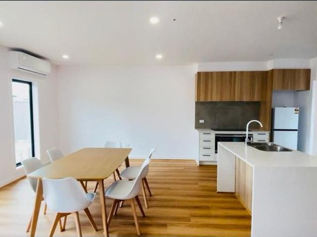 Private Studio with Ensuite & Courtyard Utilities Included I From $285/week