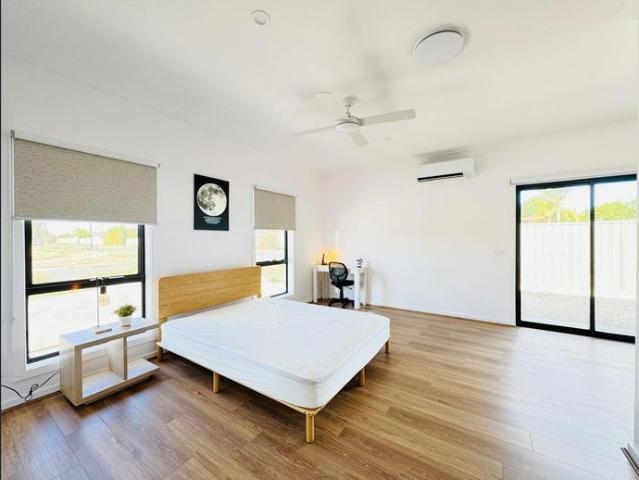 Private Studio with Ensuite & Courtyard Utilities Included I From $300/week
