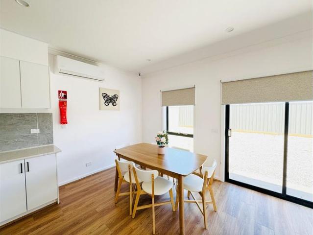 Private Studio with Ensuite & Courtyard Utilities Included I From $300/week