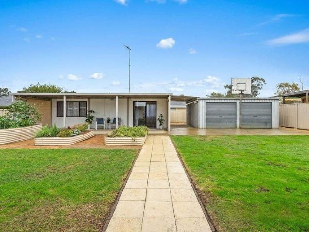 PRIVATE STUDIO GRANNY FLAT WITH LARGE WORKSHOP CONVENIENT MANDURAH LOCATION!