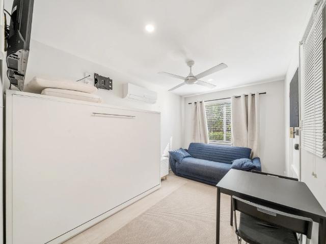 Private Studio Living in the Heart of Redcliffe