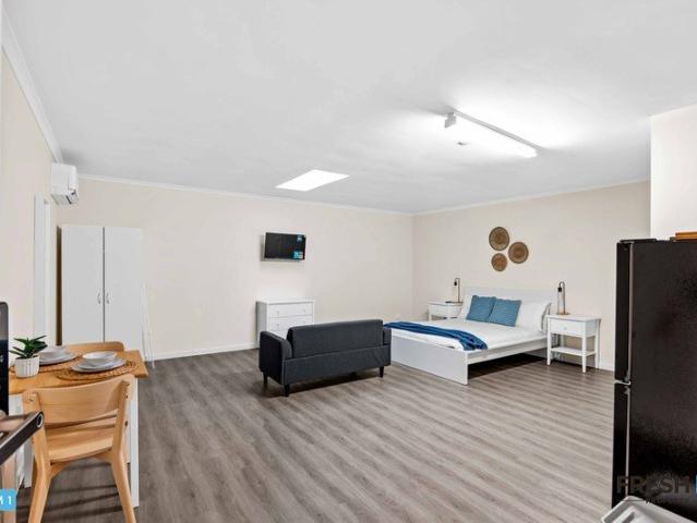 Private Studio Rooms with Ensuite, Kitchenette & All Bills Included