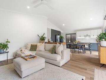 Private & Stylish One Level Townhouse