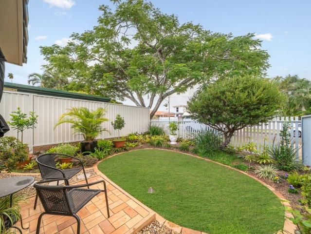 Private, Stylish & Low Maintenance Living in Boutique Complex