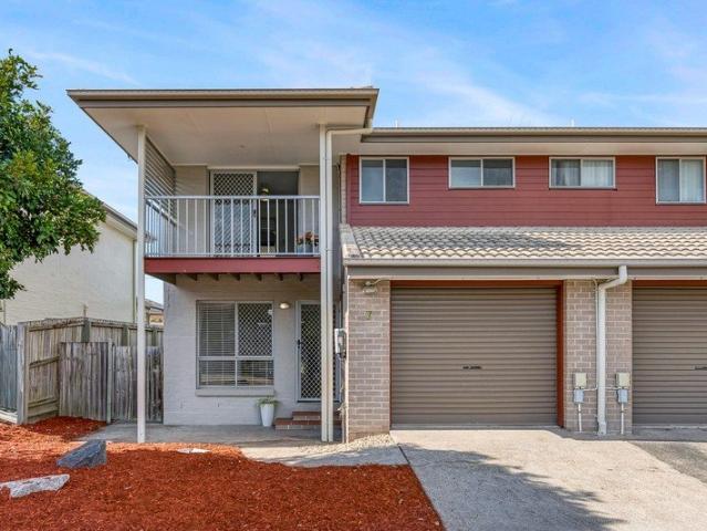 Private, Stylish Townhome in Convenient Bracken Ridge Position