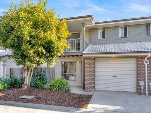 Private, Stylish Townhome in Convenient Bridgeman Downs Position