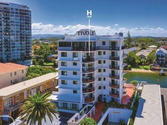 Private SubPenthouse on Absolute Riverfront