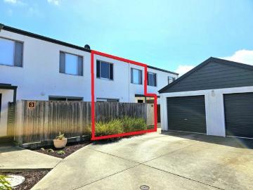 PRIVATE, SECURE GATED 2 BEDROOM TOWNHOUSE IN THE HEART OF THE CBD!