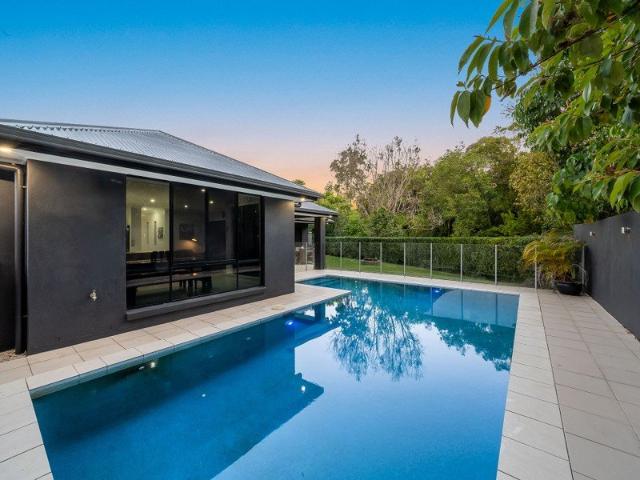 Private & Secure Poolside Entertainer In Rainforest Sanctuary
