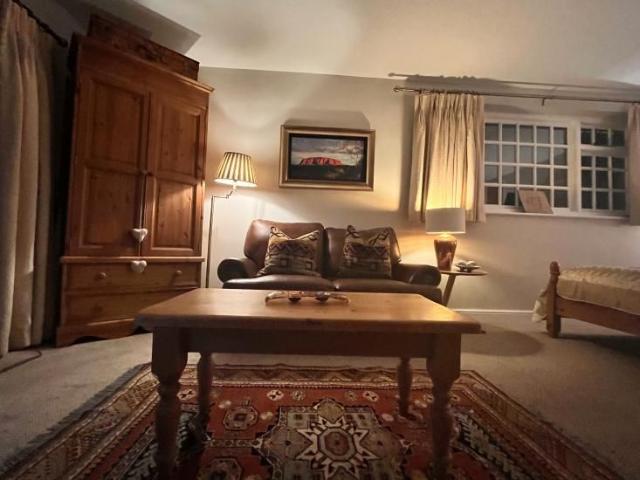 Private Self Contained Annexe in quiet Cambs village Mon Fri let