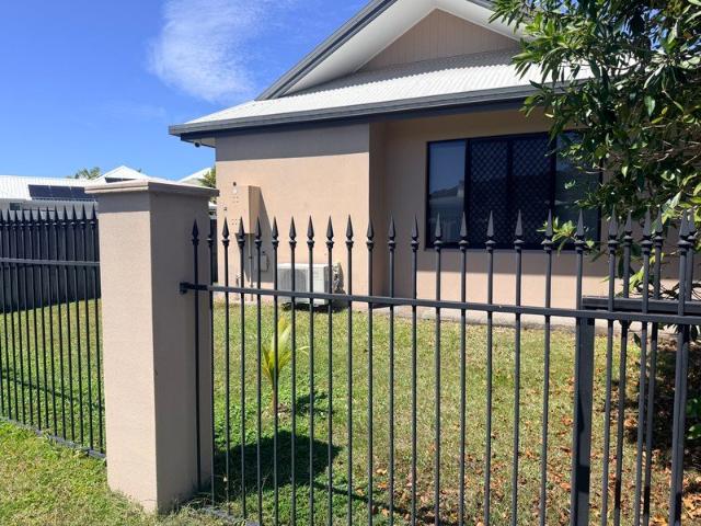 PRIVATE SELF CONTAINED STUDIO WITH LOCK UP GARAGE WATER & ELECTRICITY INCLUDED
