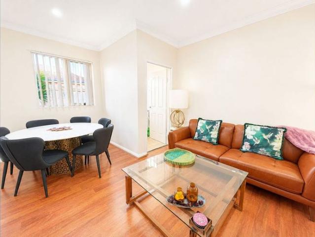 Private Single Level 3 Bedroom Villa with Courtyard in Boutique Complex