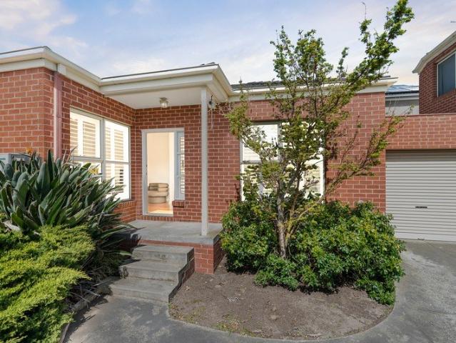 Private Single Level Ease with Sunlit Style