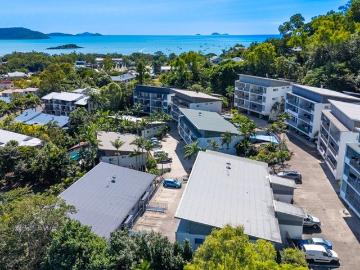 Private Spa, Leafy Views & Everyday Convenience