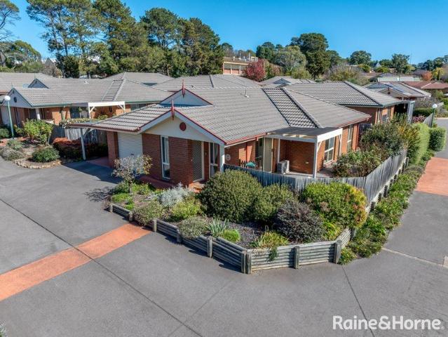 Private, Spacious and Low Maintenance: Easy Living in a Prime Location