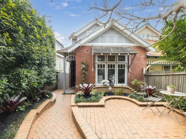 Private, spacious Federation semi positioned for lifestyle