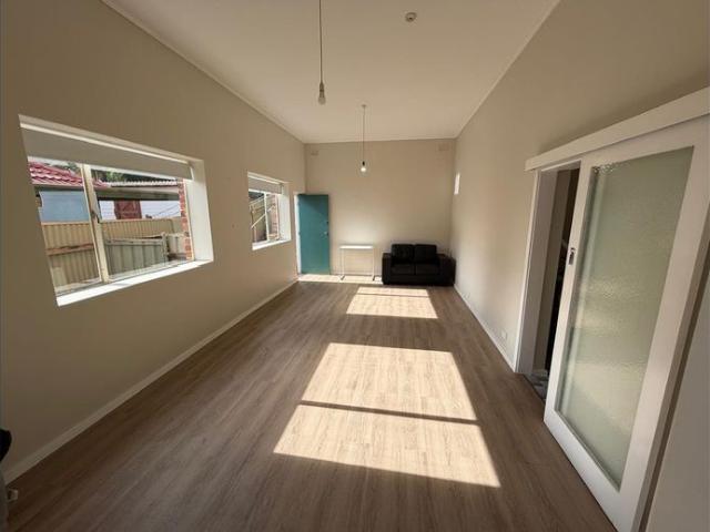 Private & Spacious Granny Flat with Separate Access
