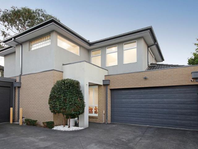 Private, Spacious & Sun Drenched in a Tightly Held Oakleigh South Pocket