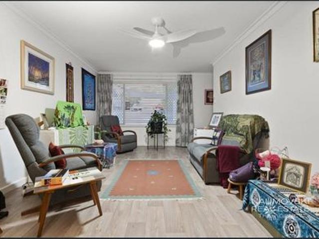 Private & Spacious Two Bedroom Home with Versatile Outdoor Studio