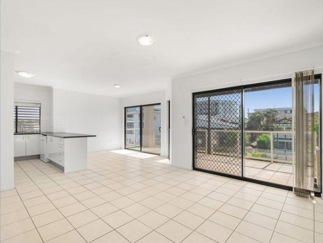 Private & Spacious Top Floor Apartment