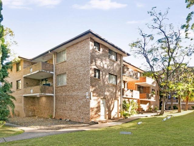 Private & Spacious Top Floor Living
