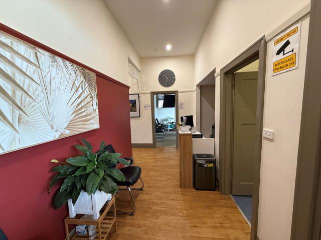 MORE LIKE A SMALL HOUSE IN SUPER CENTRAL LOCATION