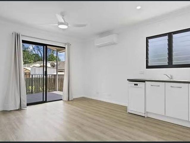 Private Two Bedroom Retreat with Its Own Yard and Driveway