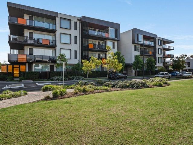 Private Terrace Living in Picturesque West Lakes!