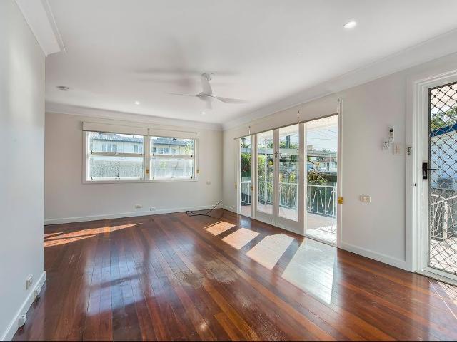 Private Three Bedroom Home in Convenient Tarragindi Location