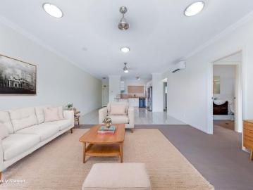 Private Top Floor Apartment in Cannonvale Move in Ready!