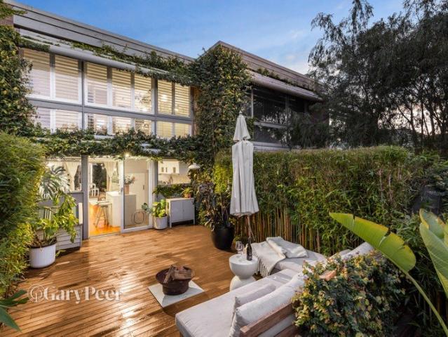 Private tranquil haven in the heart of it all