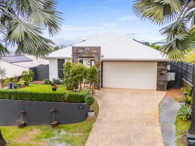 PRIVATE TROPICAL OASIS WITH POOL, VIEWS & EXCEPTIONAL ENTERTAINING