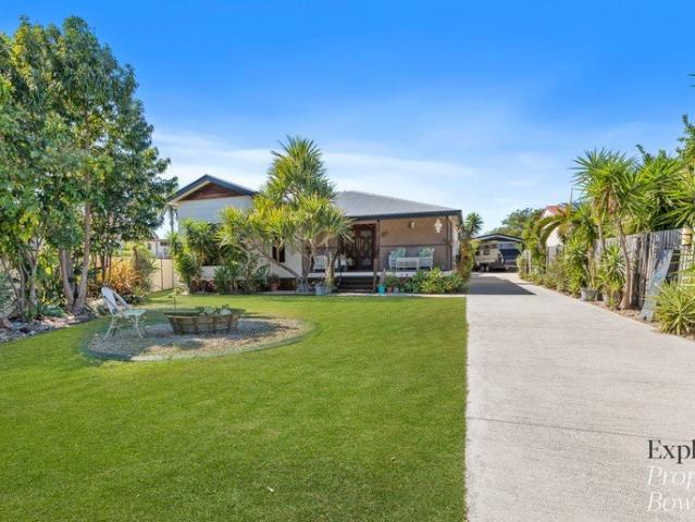 Private Tropical Living in the Heart of Queens Beach