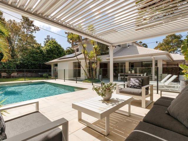 SPACE, PRIVACY & TROPICAL LIVING