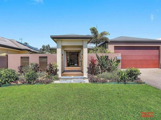 Private Tropical Retreat With Pool & No Rear Neighbours