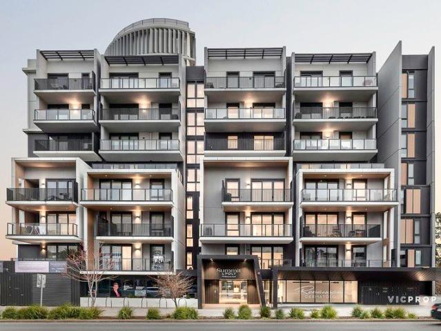Private Urban Retreat Directly Opposite Westfield Doncaster