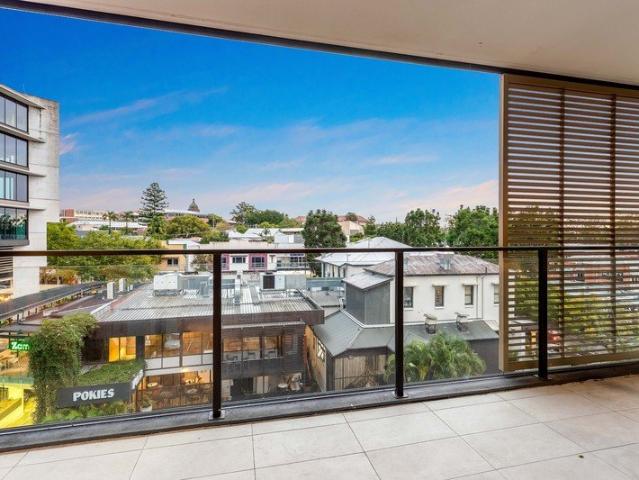 A Spacious Balcony, Scenic Outlook & Unbeatable Convenience