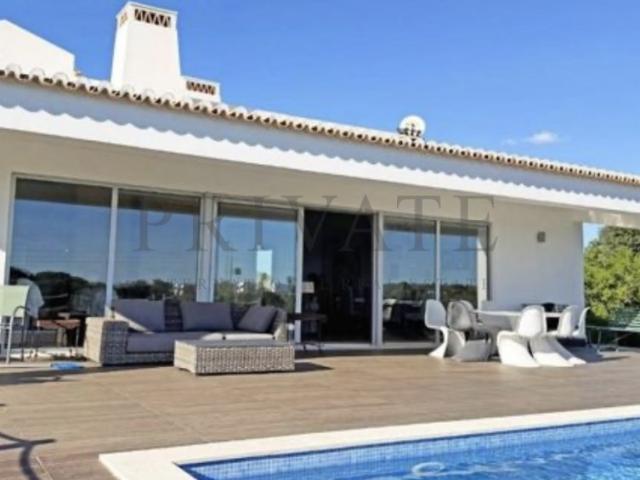 Private Villa with Pool and Sea Views in Pêra