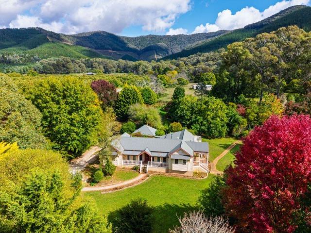 PRIVATE WANDILIGONG RETREAT ON OVER 2 ACRES