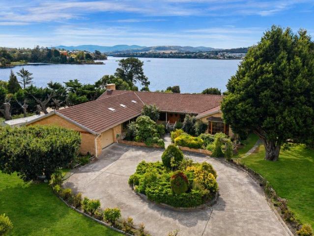 Private Waterfront Serenity
